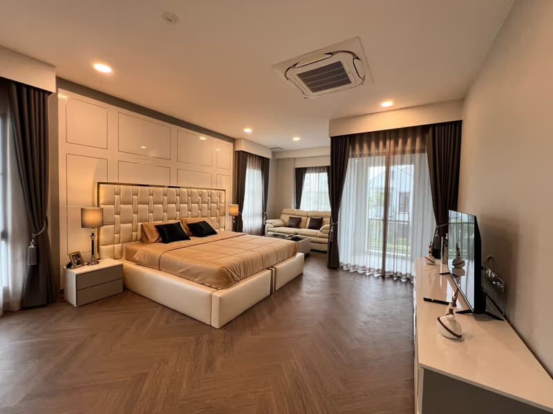 4 Bed House for Rent and Sale in Saphan Sung