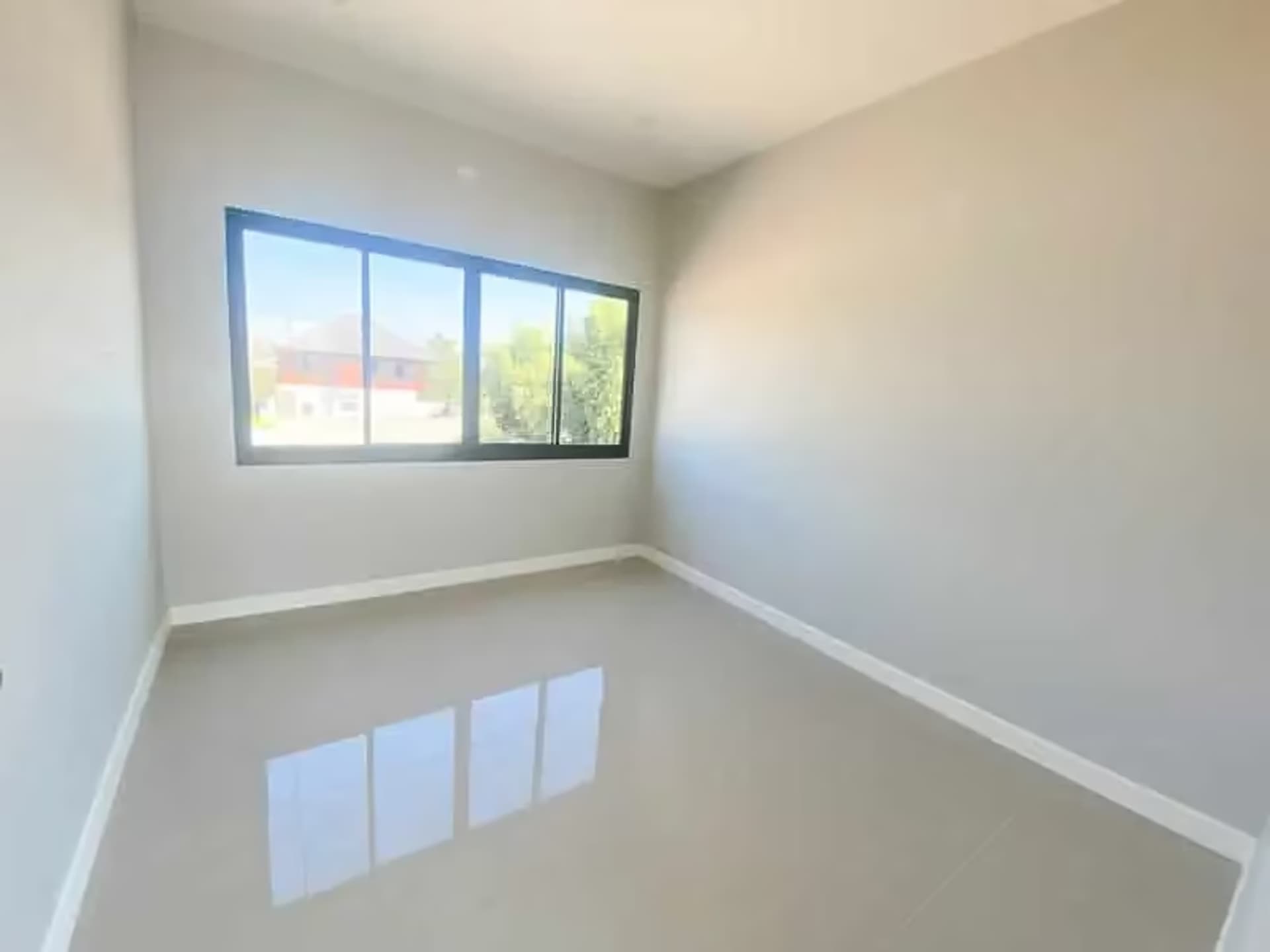 4 Bedroom House - Image 9