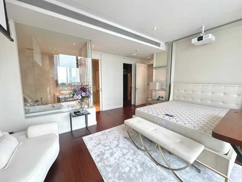 3 Bed Condo for Rent in Watthana