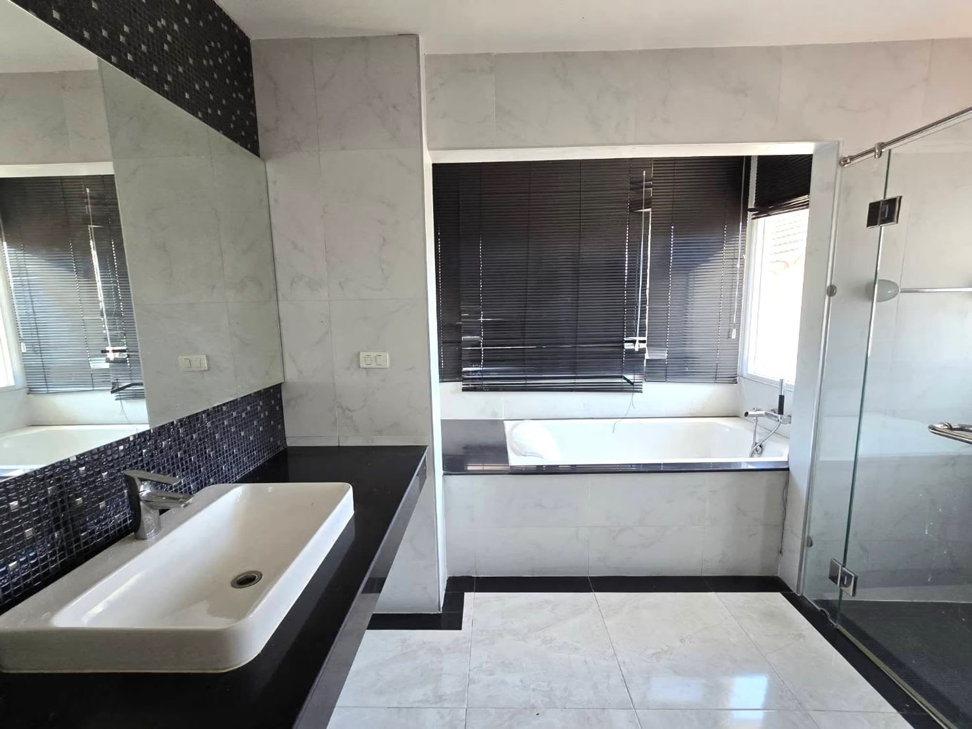 3 ห้องนอน บ้าน สำหรับ ขาย ใน San Sai District - Image 8