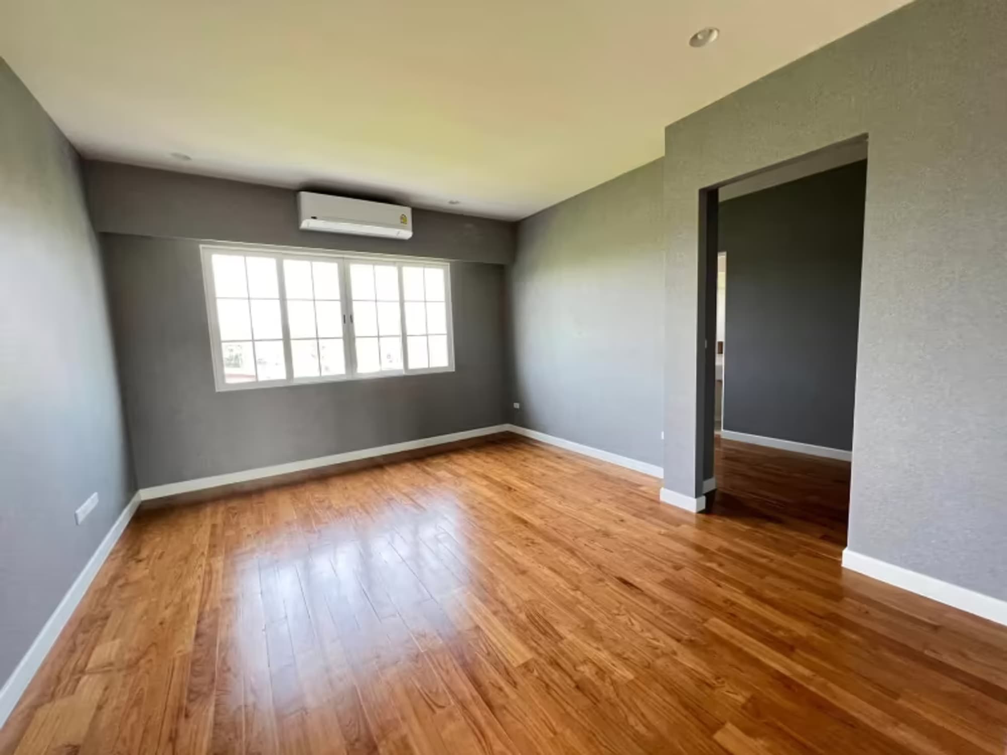 5 Bedroom House - Image 23