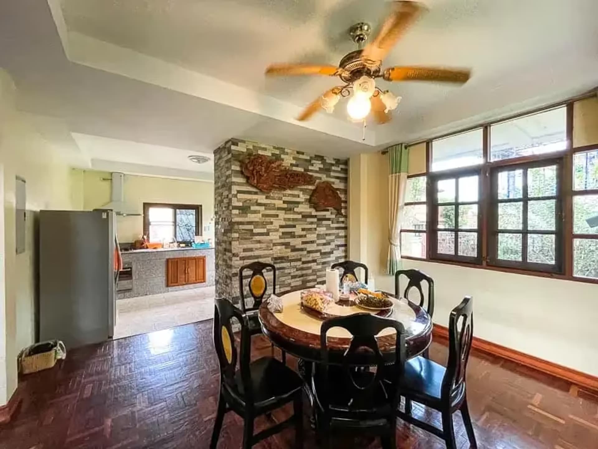 4 Bedroom House - Image 2