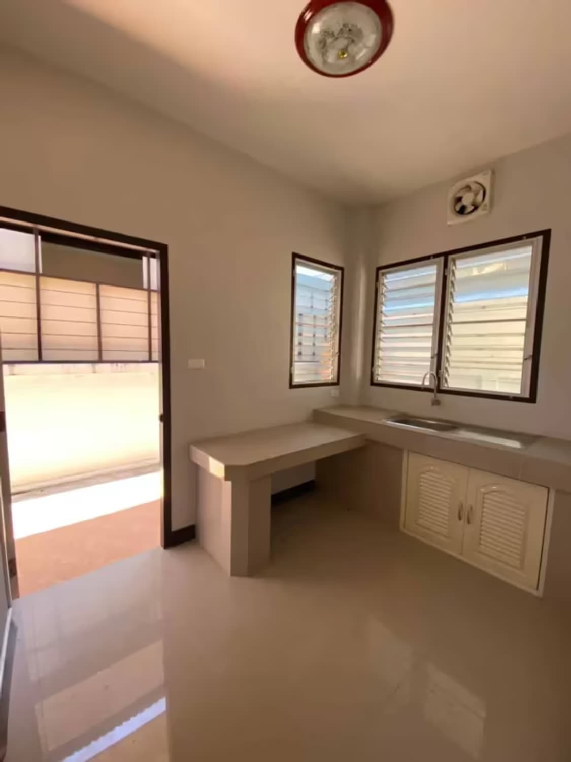 4 Bedroom House - Image 5