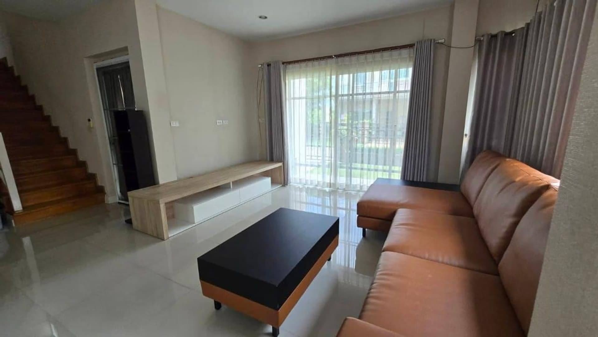 3 Bed House for Rent in Mueang Samut Prakan - Image 2