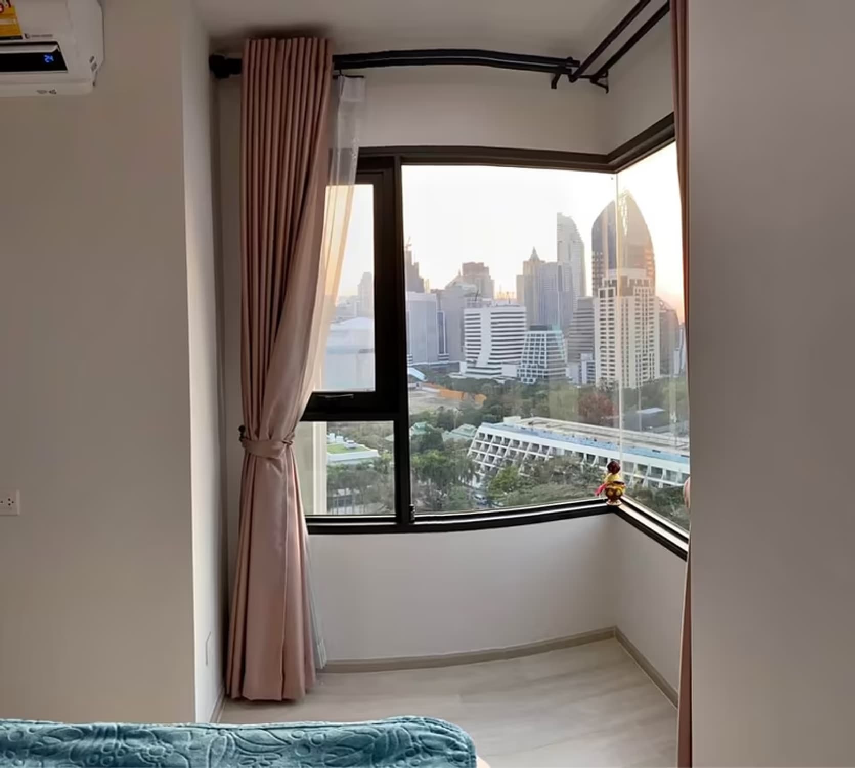Condo for Sale at Life One Wireless - Image 6