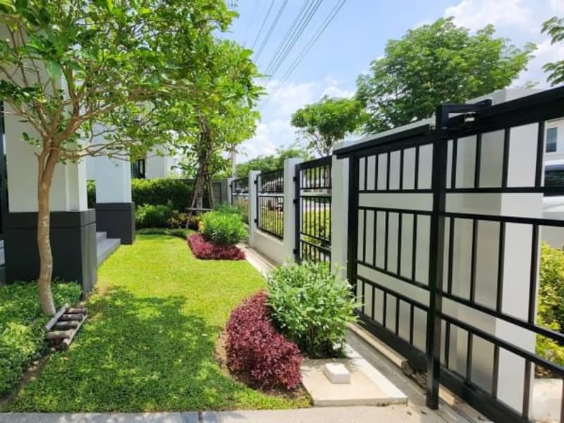 4 Bed House for Rent and Sale in Bang Phli