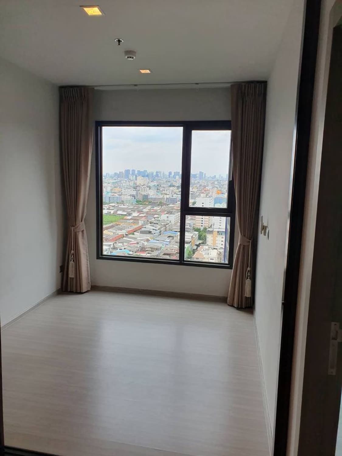 1 Bed Condo for Sale  Near Phra Ram 9 MRT - Image 4