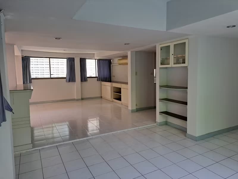  House for Sale in Watthana.