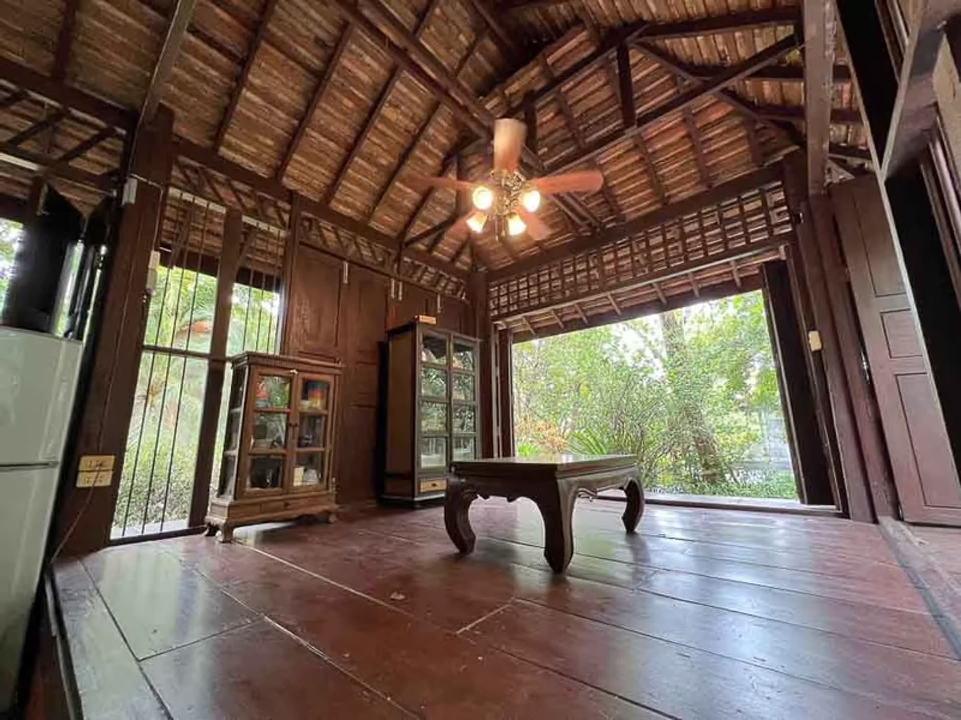 6 Bedroom House - Image 10