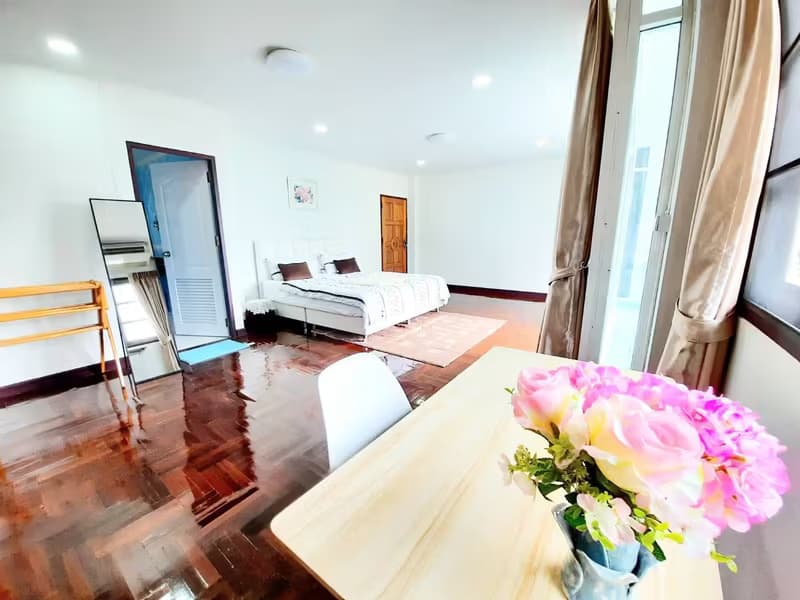 Service apartment for Rent in Watthana 