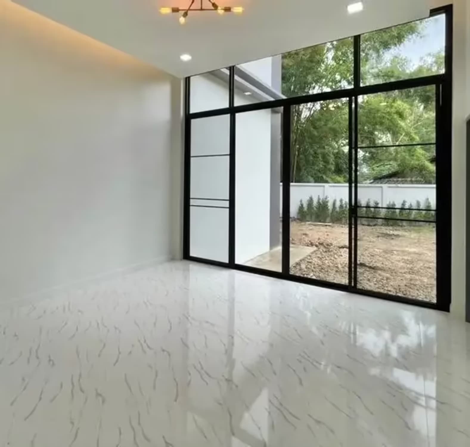 4 Bedroom House - Image 22
