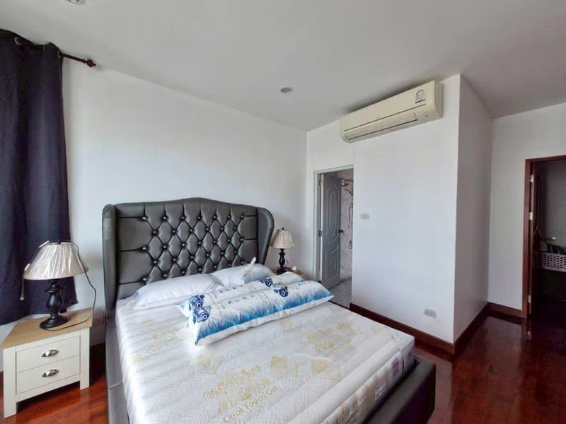 2 Bed Condo for Rent in Khlong San