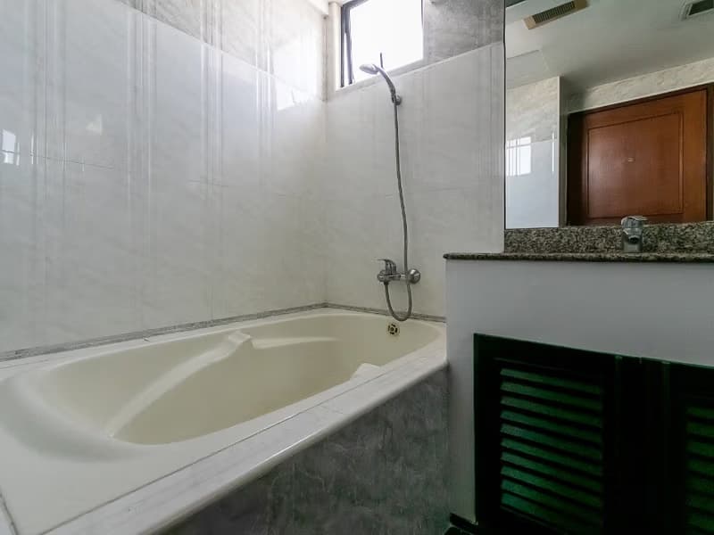 3 Bed Condo for Rent in Khlong Toei