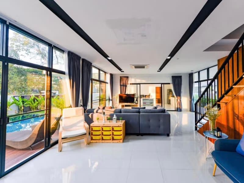 6 Bedroom House