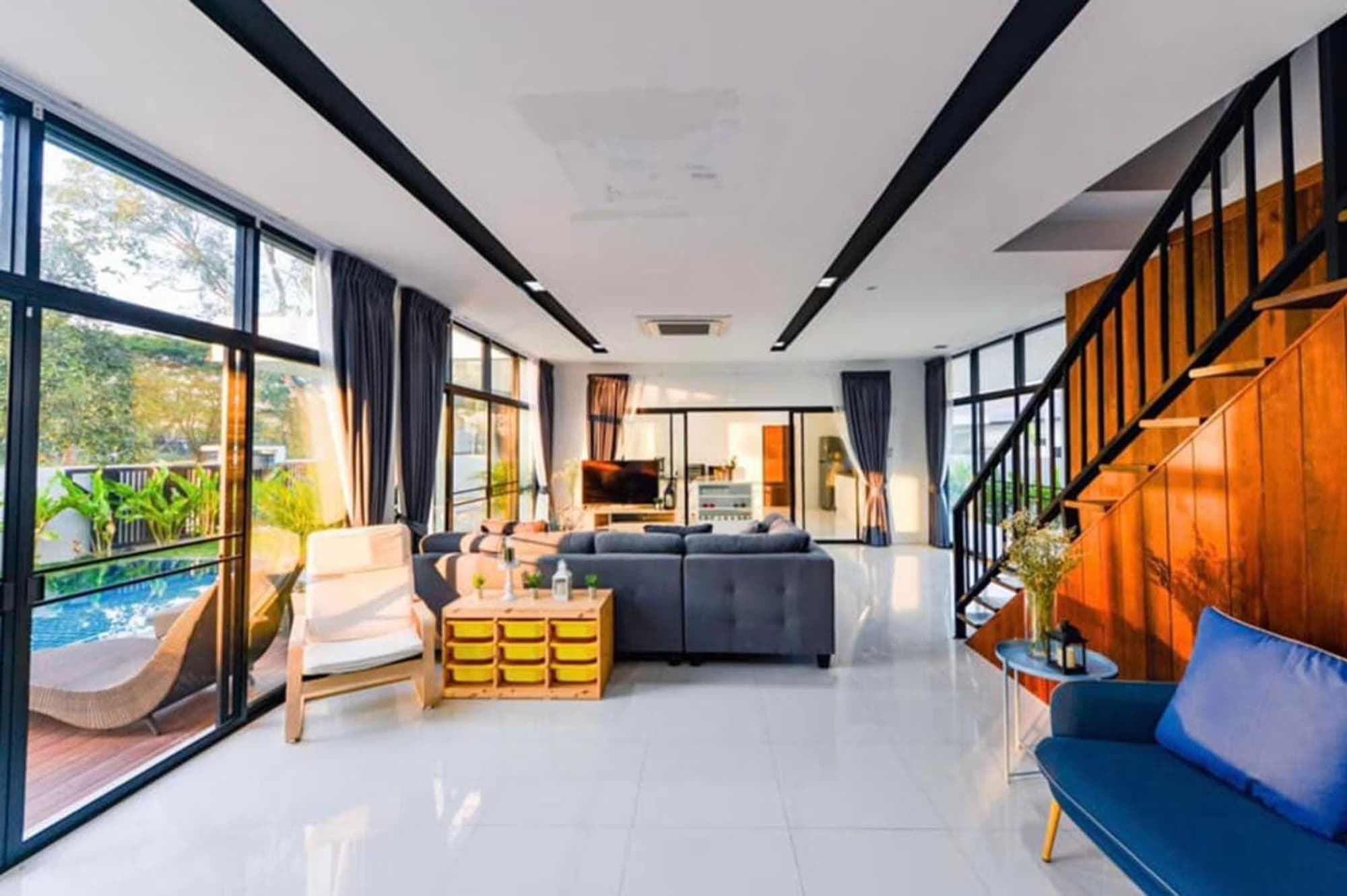 6 Bedroom House - Image 4