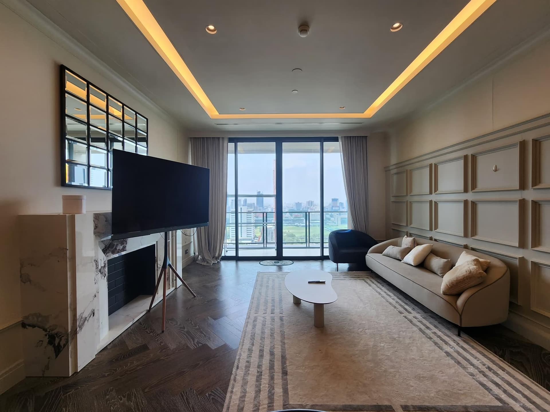 2 Bed Condo for Sale in Pathum Wan - Image 1