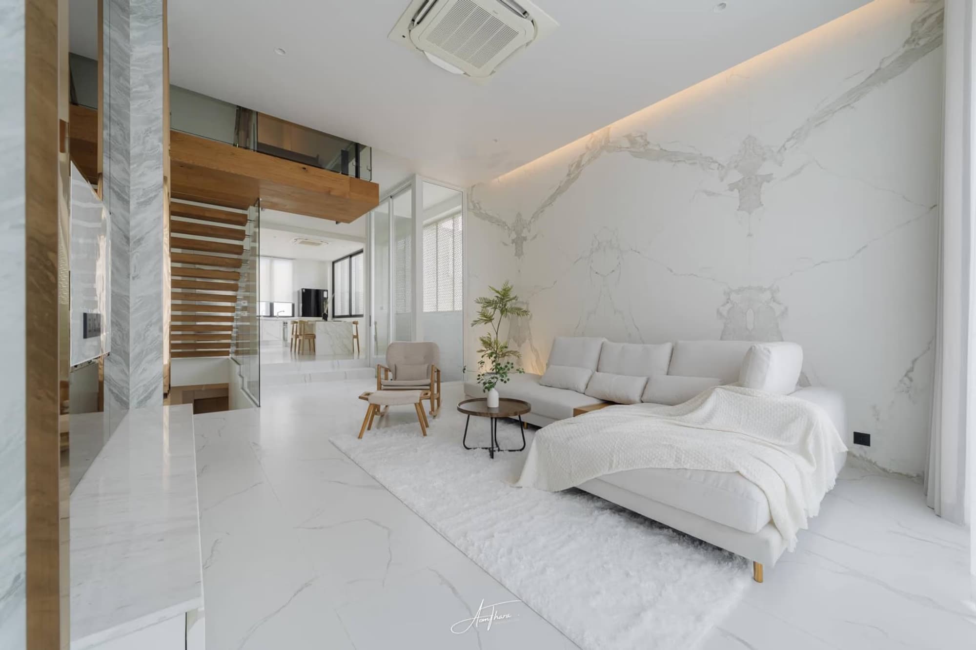 3 Bed House for Rent and Sale in Watthana - Image 1