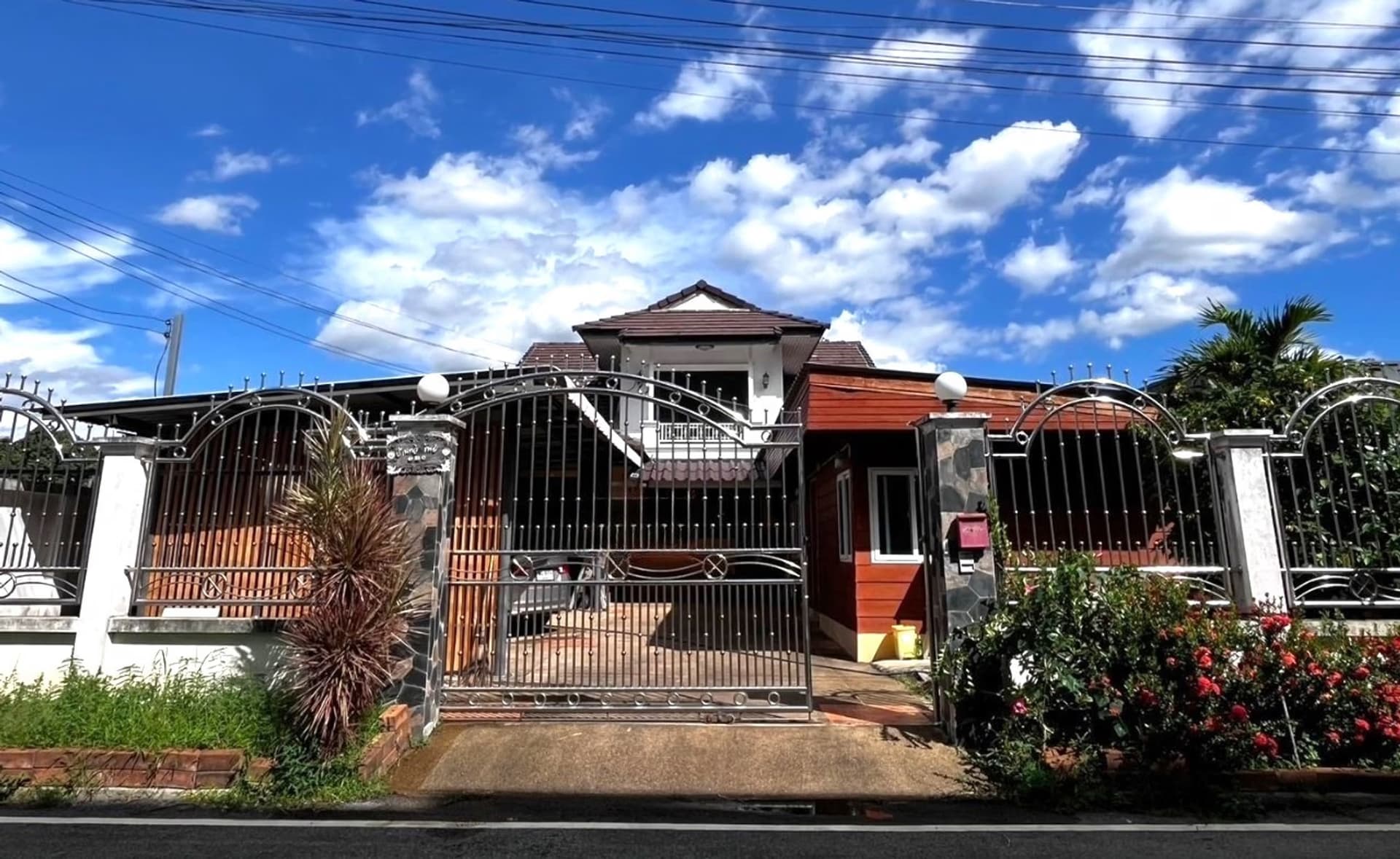4 Bed House for Sale in Mueang Chiang Mai - Image 1