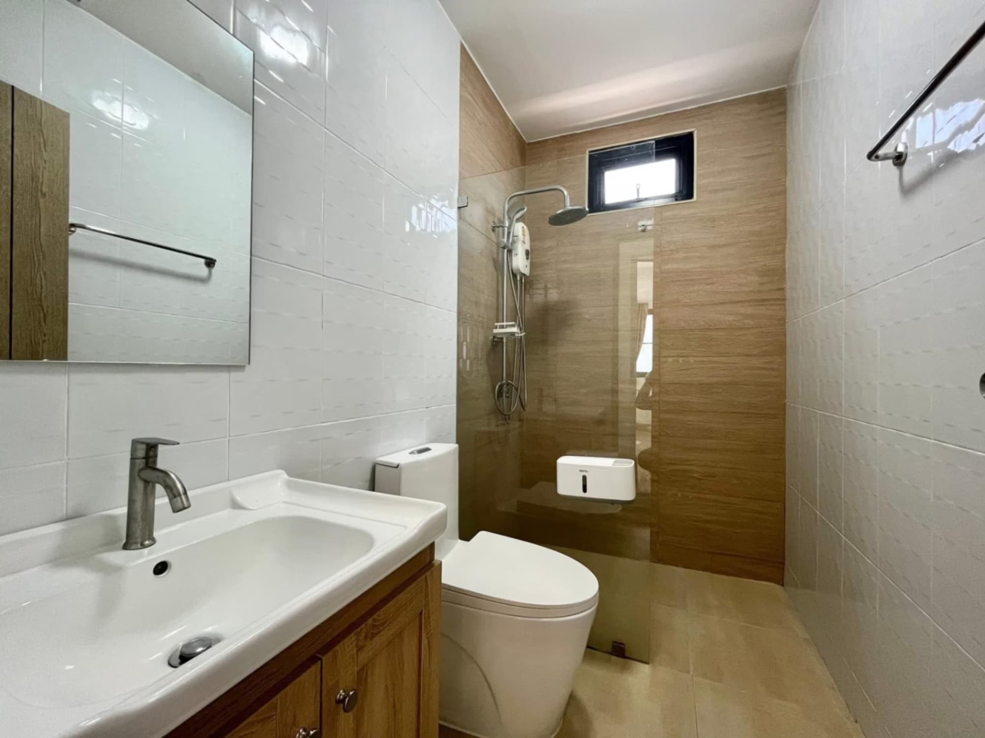 2 Bed House for Rent in Saraphi District - Image 8