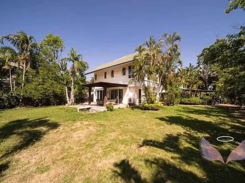 5 Bedroom House