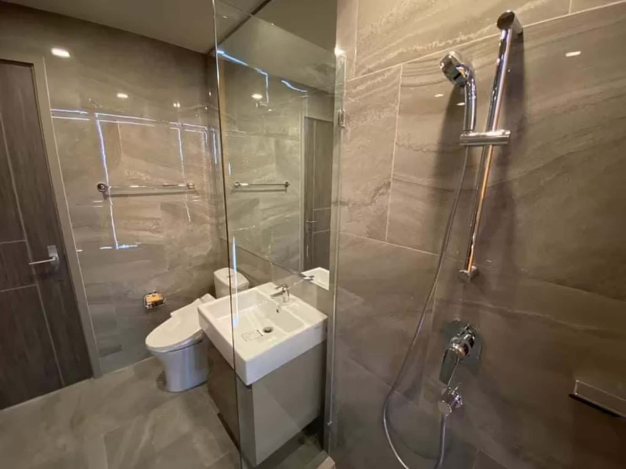 Condo for Rent at Ideo Q Victory - Image 7