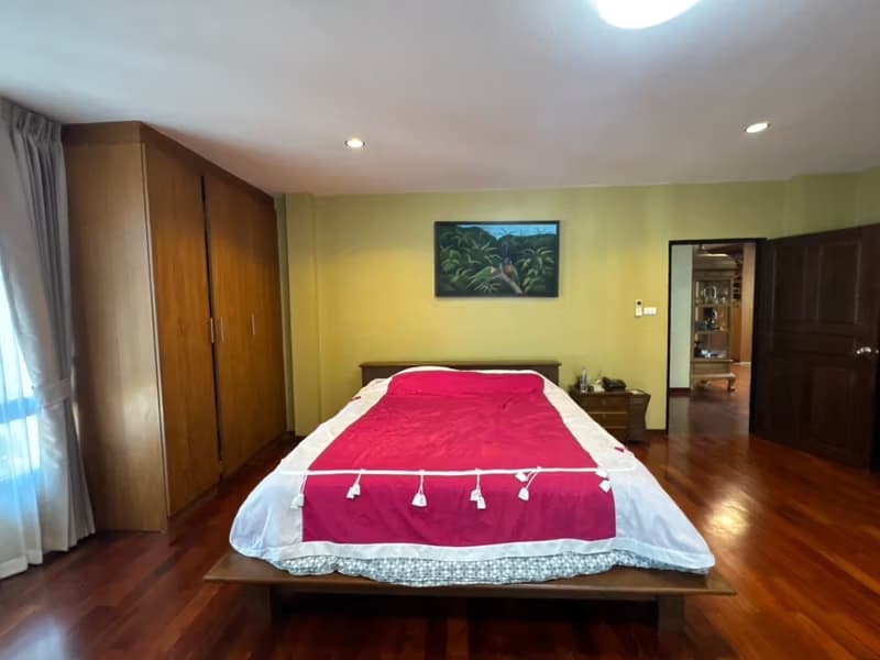 6 Bed House for Sale in Hang Dong District