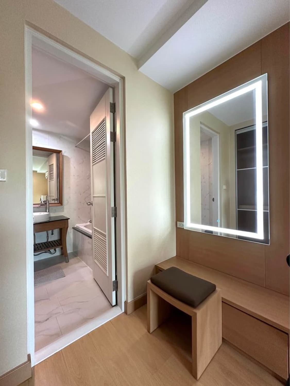 2 Bedroom Condo at The Bangkok Sukhumvit 61 - Image 11