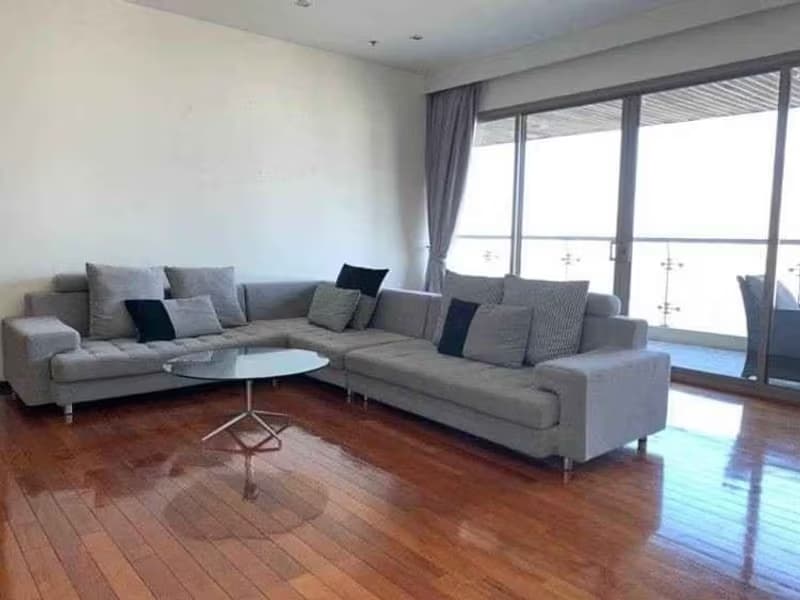 THe Lakes Condo