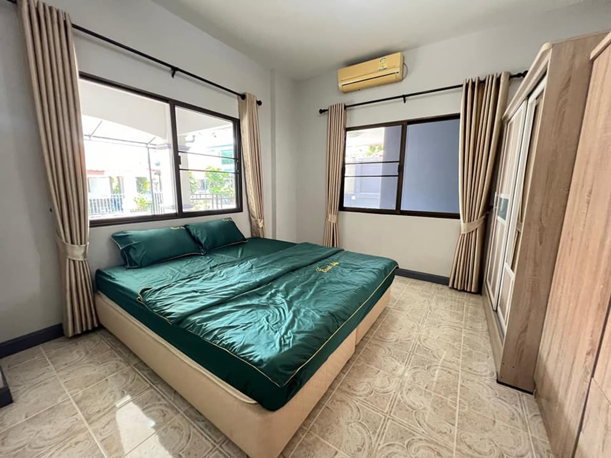 5 Bed House for Rent in Saraphi - Image 9