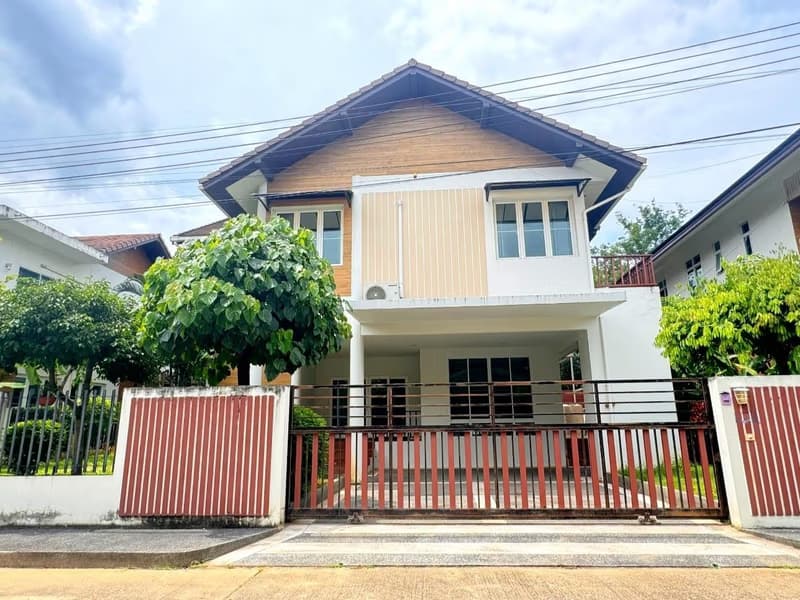 4 Bed House for Rent in Mueang Chiang Mai