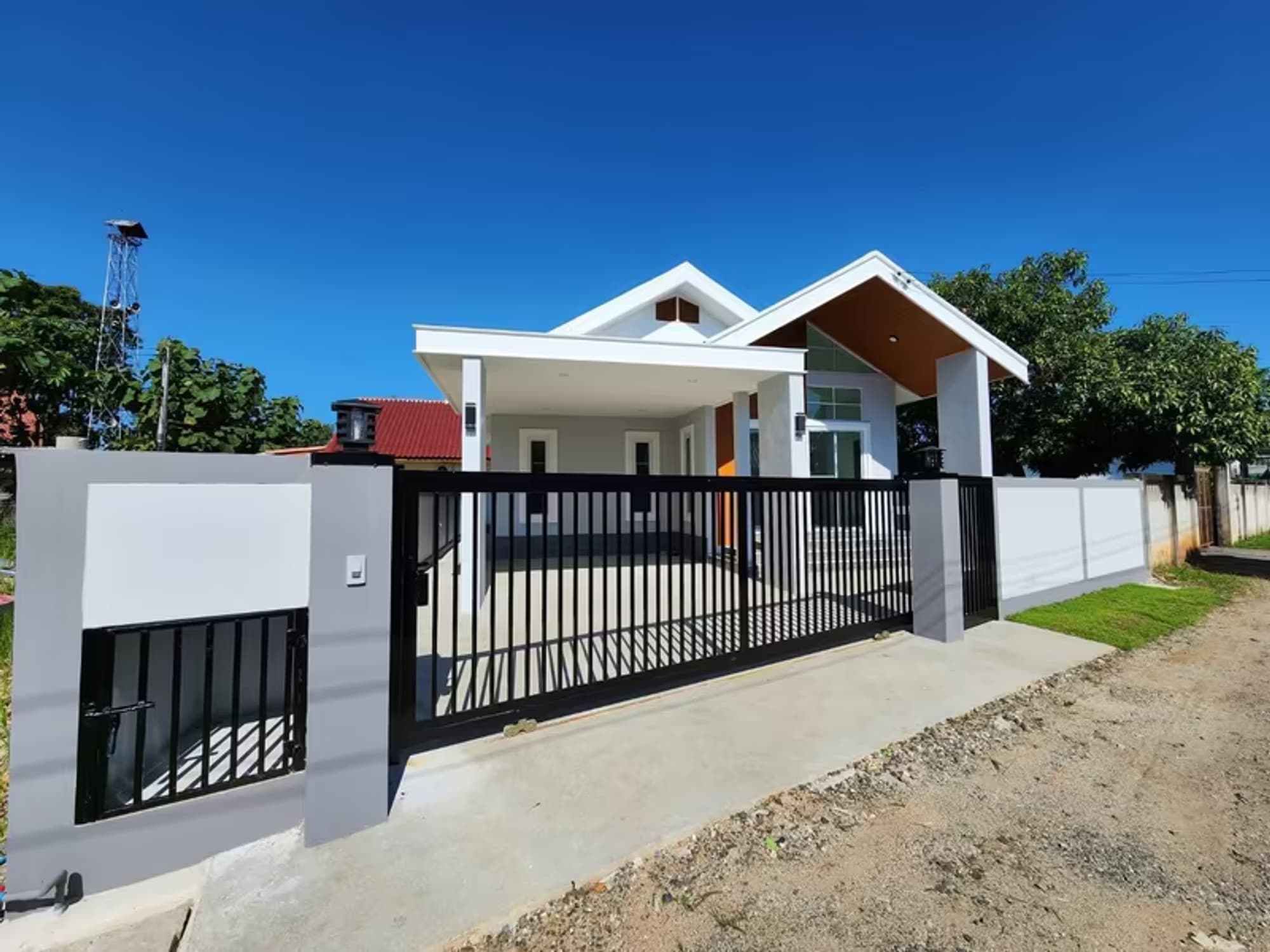 2 Bedroom House - Image 11