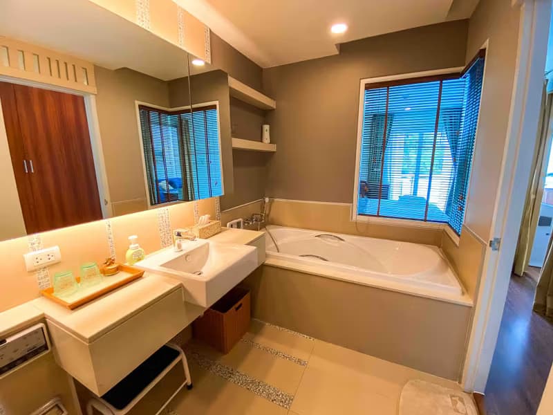 1 Bedroom Condo