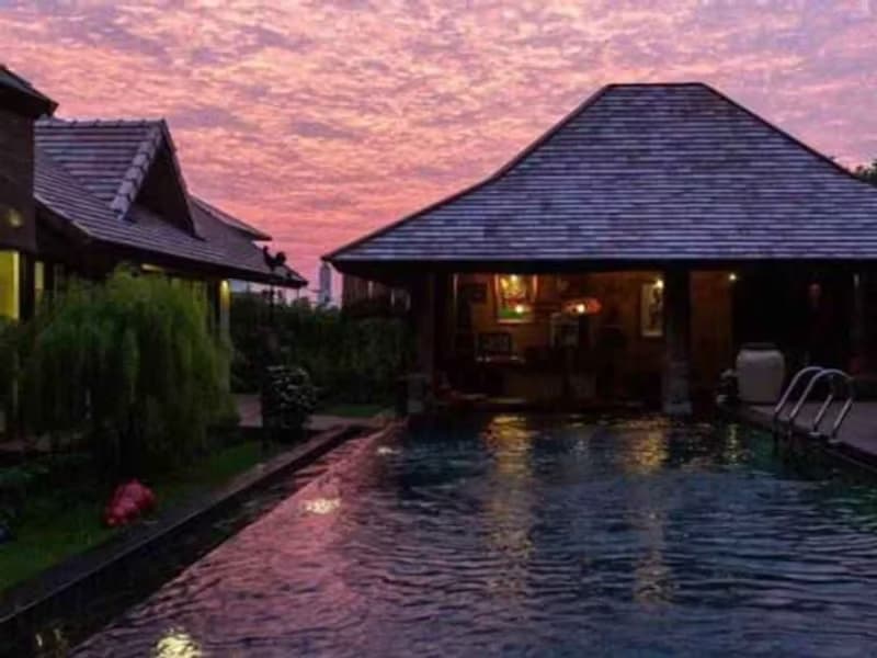 6 Bedroom House
