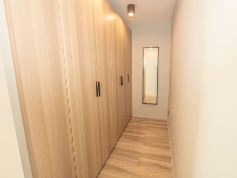 Contemporary 5-Bedroom House for Sale near Kad Farang