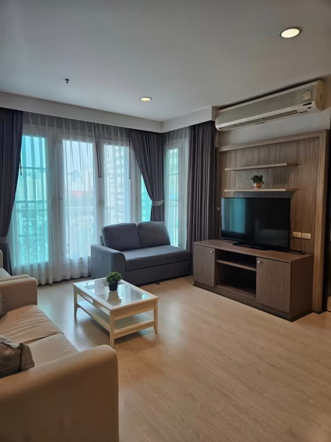 Citismart Sukhumvit 18 Condominium - Image 1