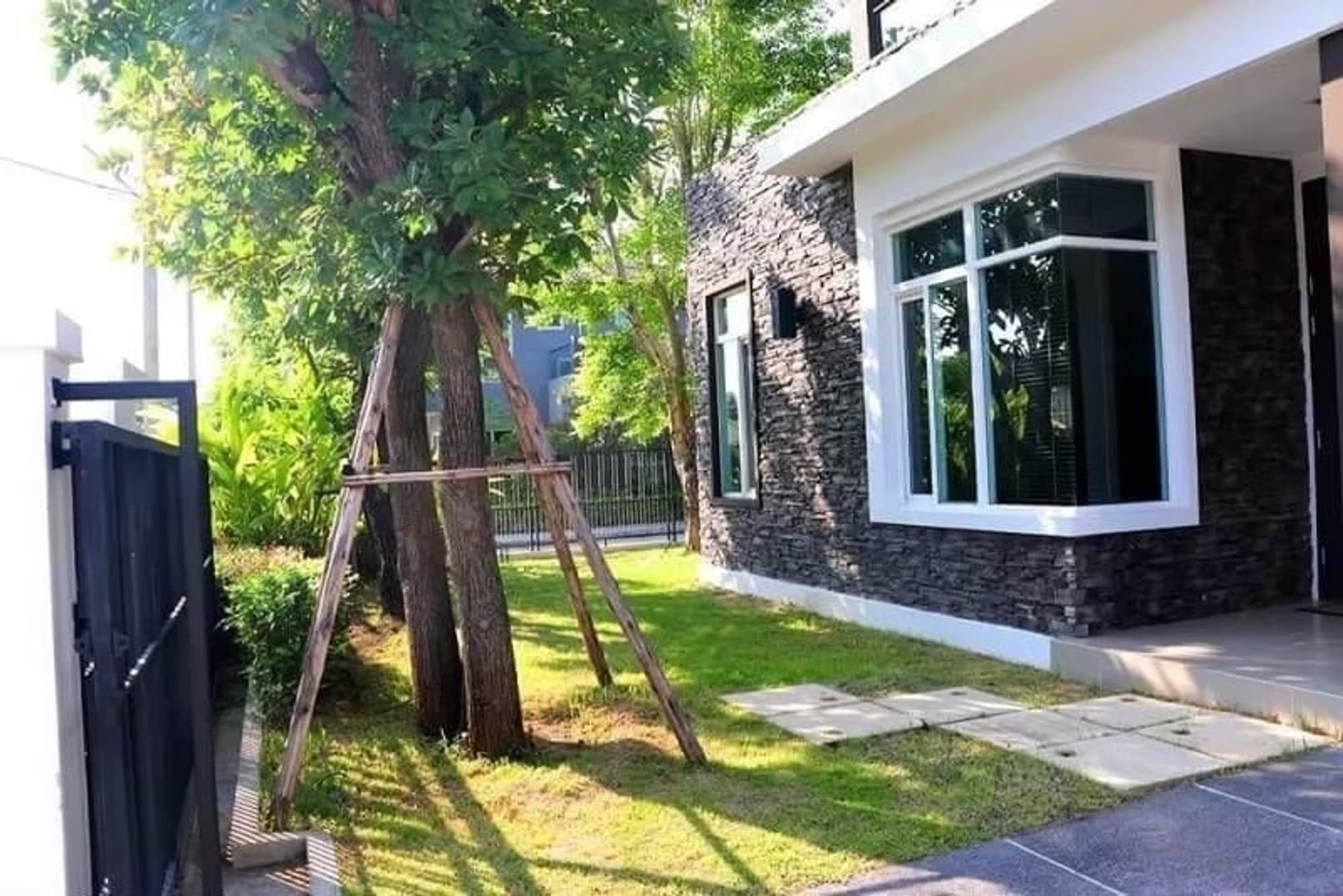 4 Bedroom House - Image 17