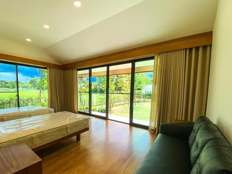 Luxury Single Story Home in Green Valley 