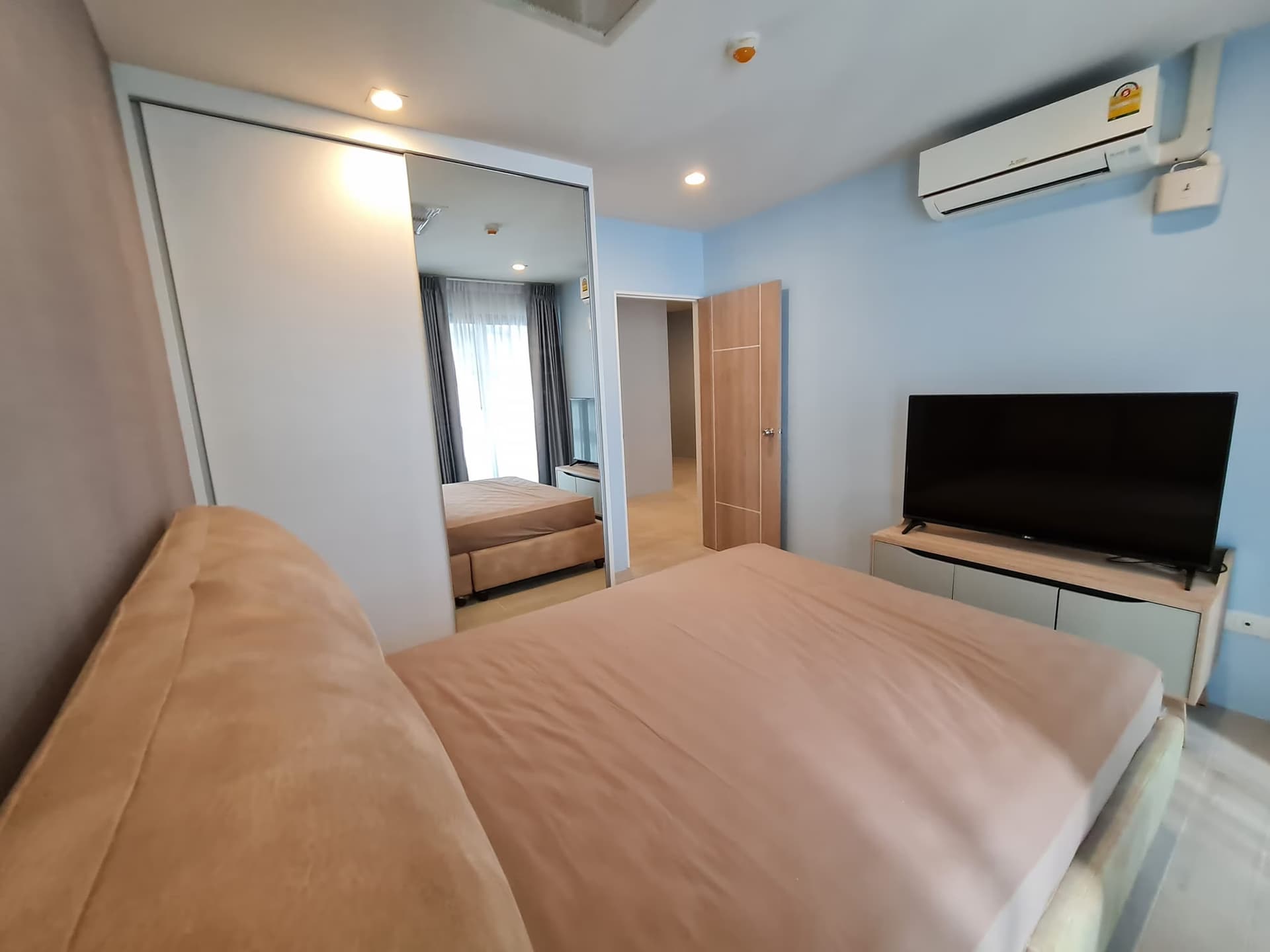 Condo for Rent at Noble Phloen Chit - Image 3
