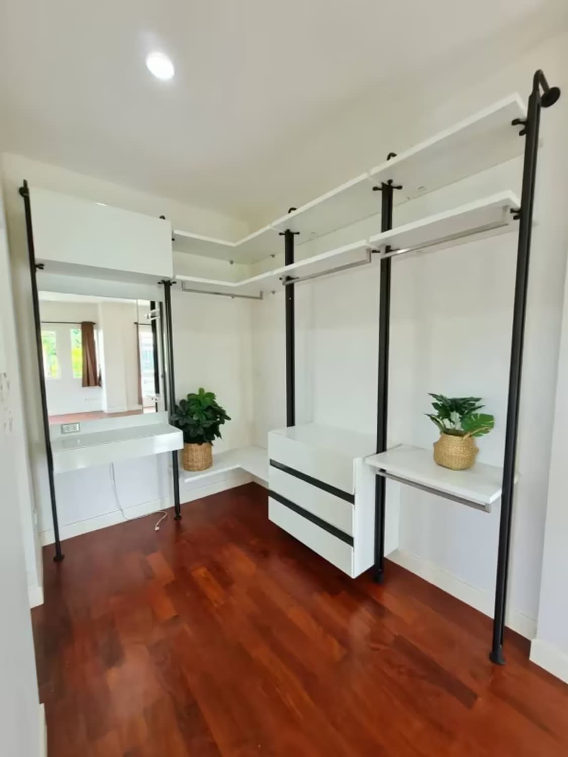 4 Bedroom House - Image 11
