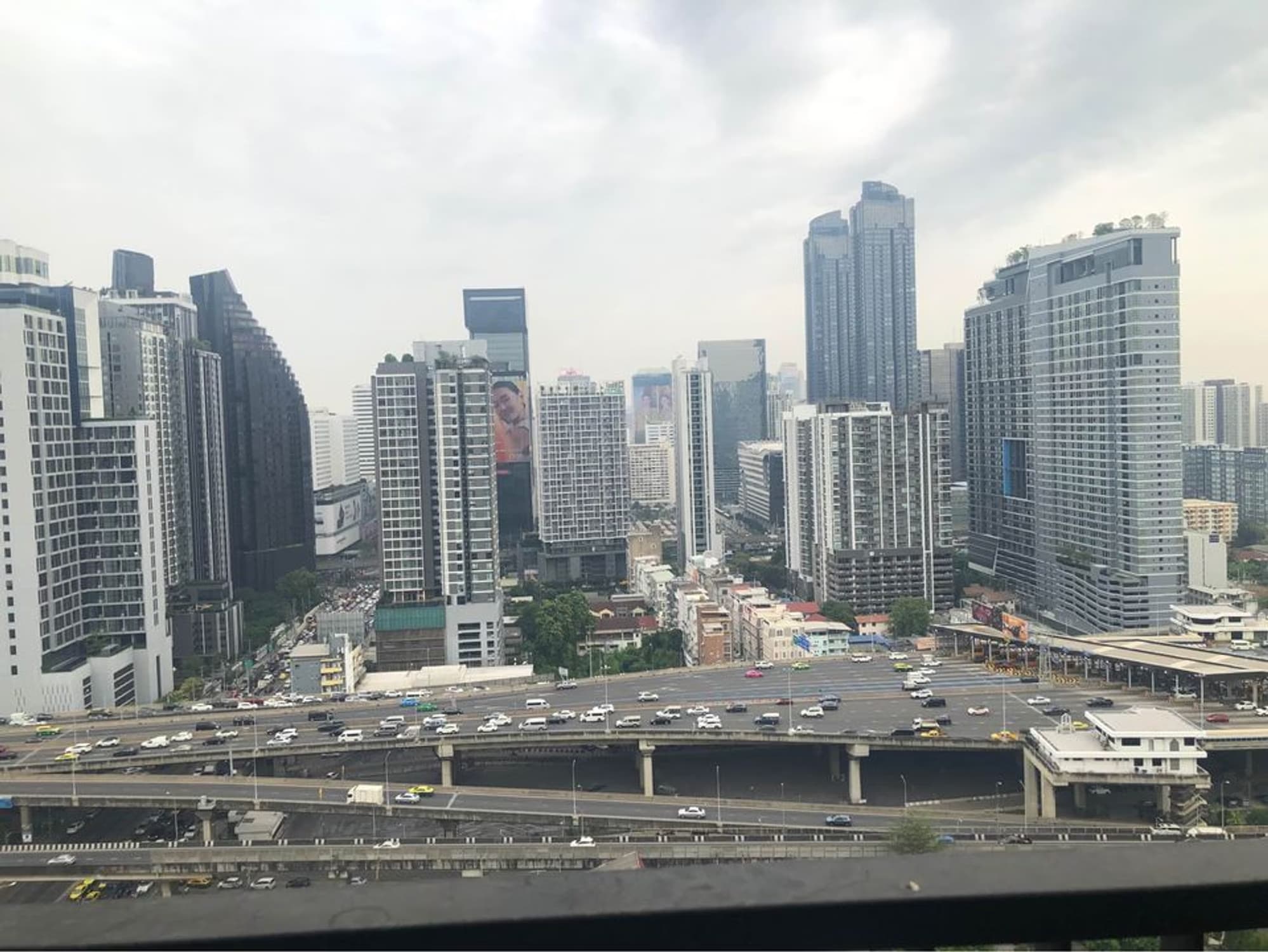 2 Bed Condo for Rent in Huai Khwang - Image 7
