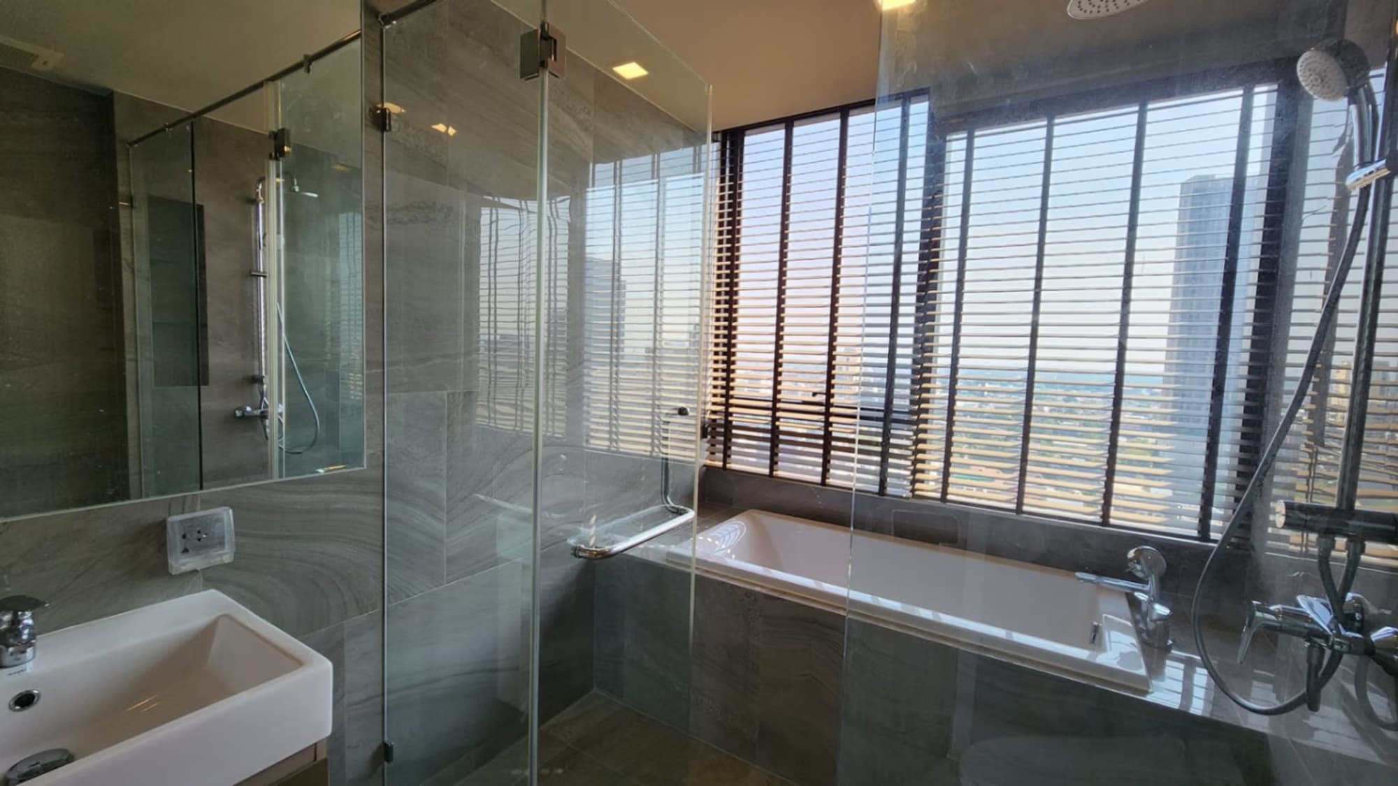 1 Bed Condo for Rent in Khlong Toei - Image 6