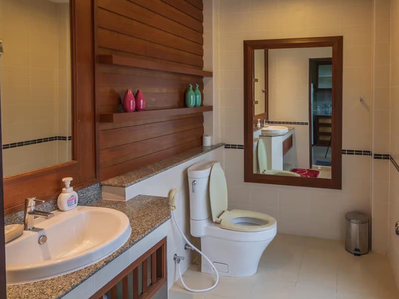 5 Bed House for Rent and Sale in San Sai