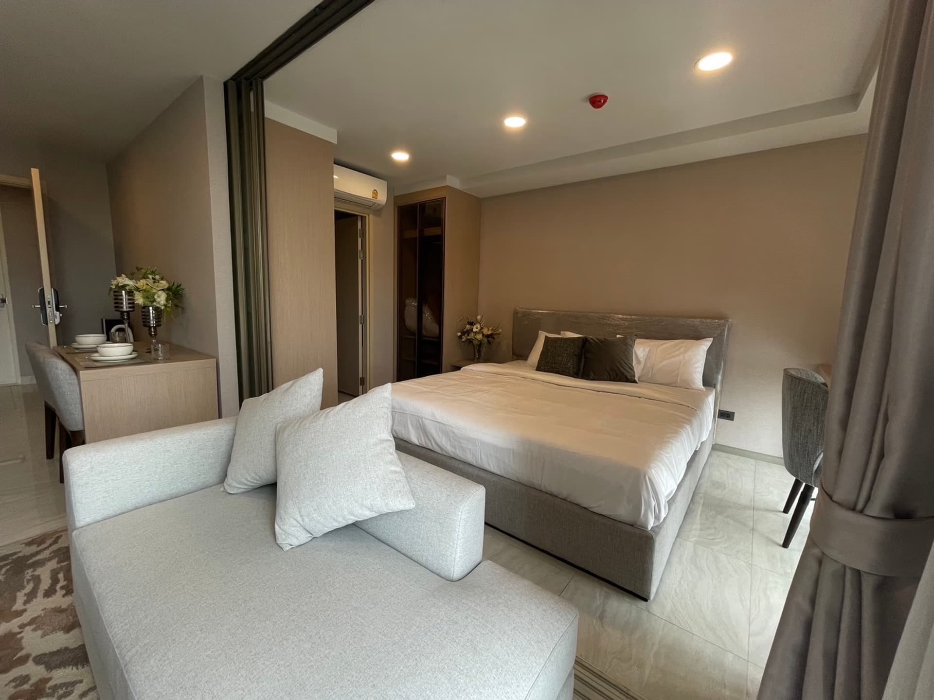 Condo for Sale at Walden Asoke - Image 1