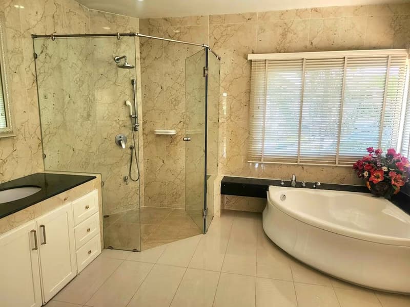 6 Bed House for Rent and Sale in Saraphi