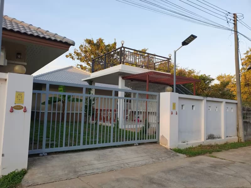 6 Bedroom House