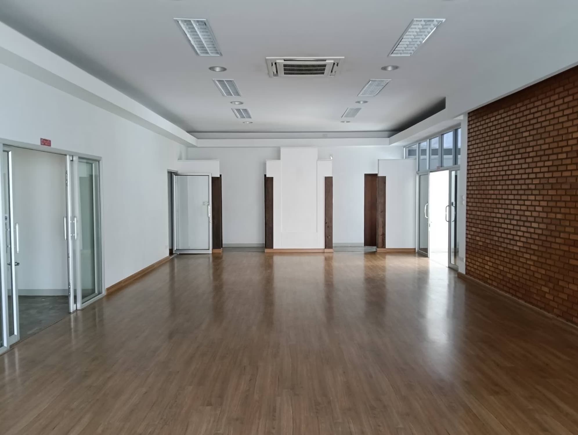 Studio Commercial for Rent in Mueang Chiang Mai District - Image 3
