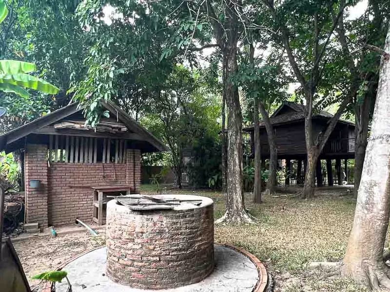 6 Bedroom House