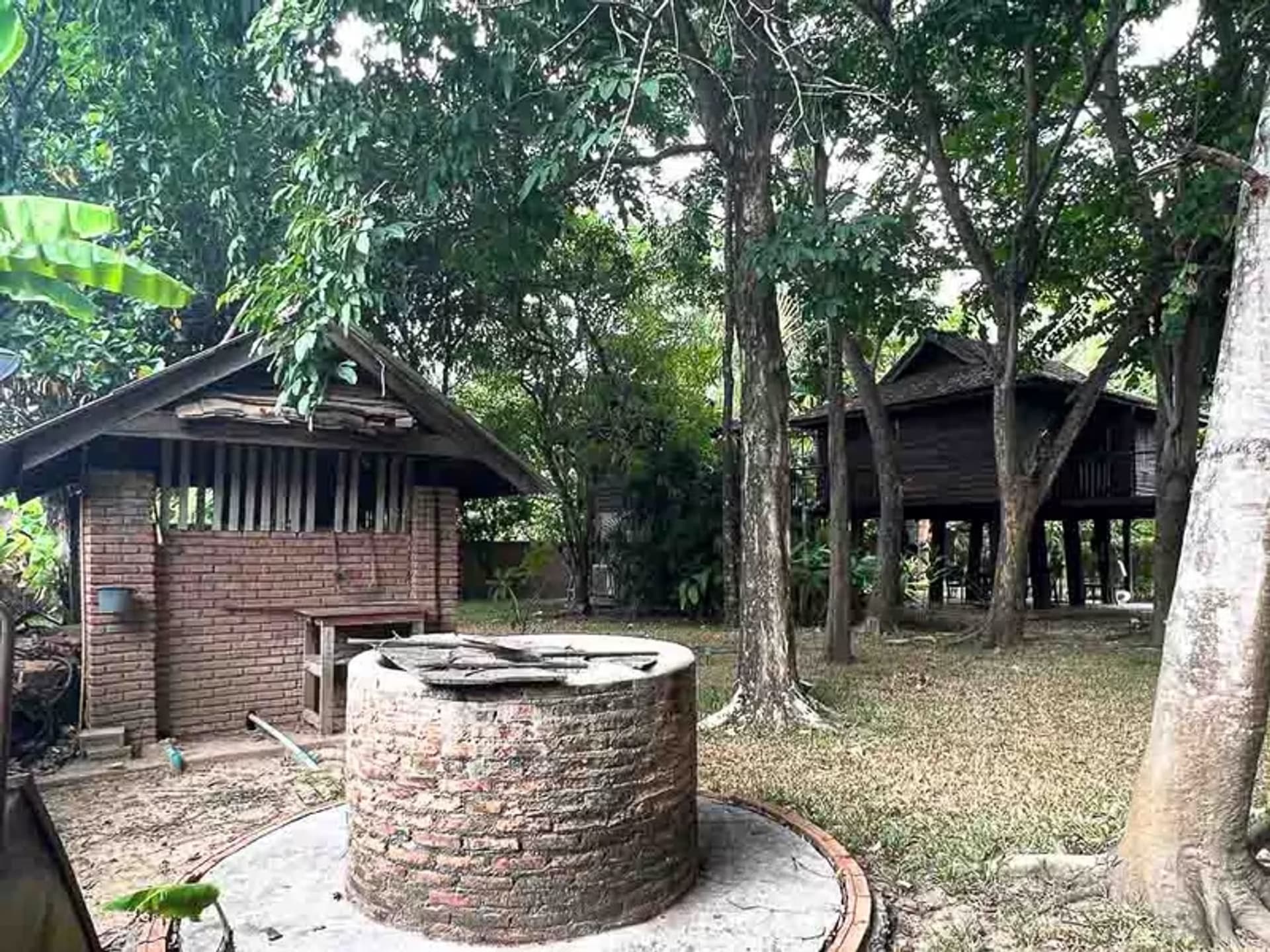 6 Bedroom House - Image 11