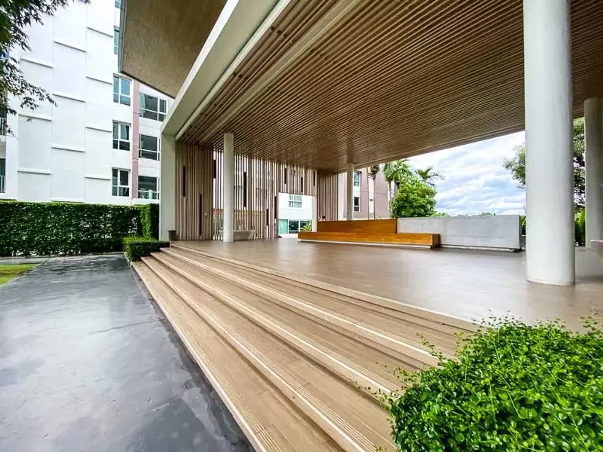 1 Bedroom Condo - Image 1