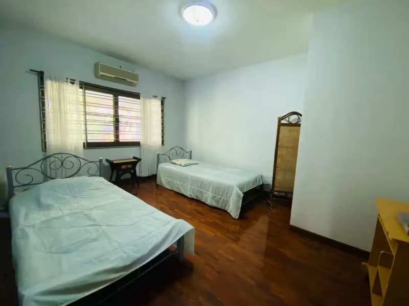 5 Bedroom House